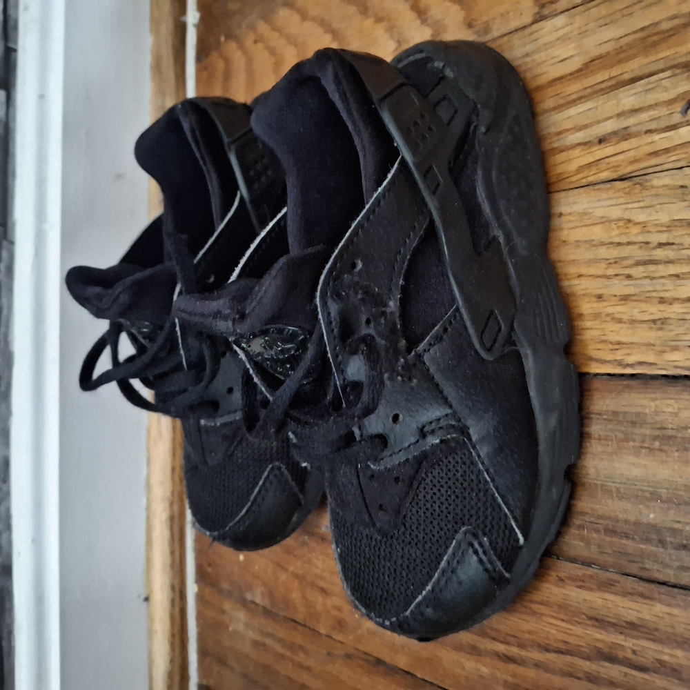 Black Nike Sneakers